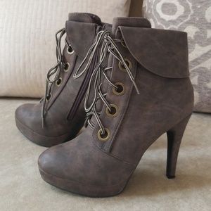 2 Lips Too Lonni Booties